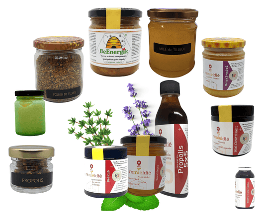 Une collection variée de produits de la ruche incluant miel, pollen, gelée royale et propolis, accompagnés d'herbes naturelles, illustrant leurs bienfaits santé.