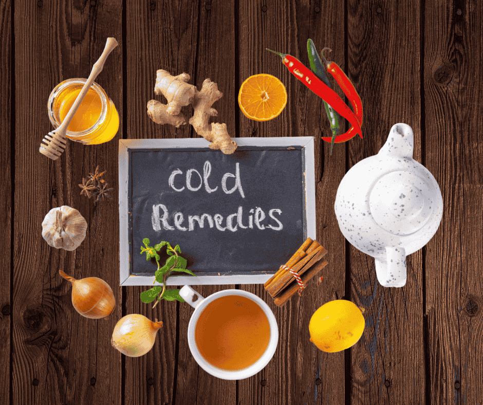 table avec diferent remedes naturells,  miel, aill, citrone